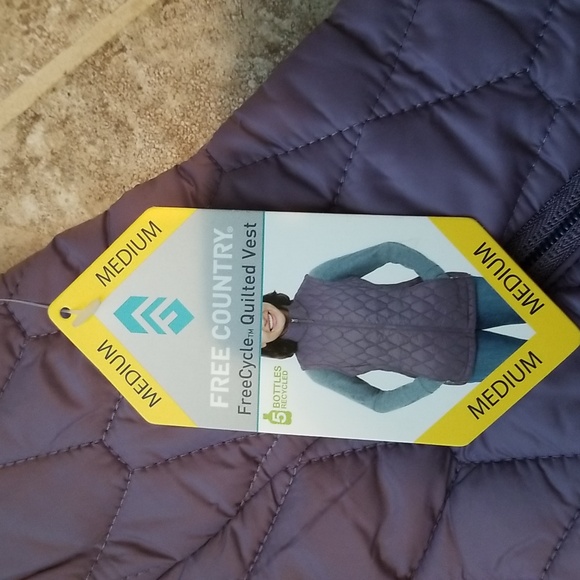 Free Country Quilted Vest - Picture 3 of 9